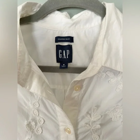 GAP Floral Embroidered Applique Button-up Cropped Shirt White Size Small - Picture 8 of 11